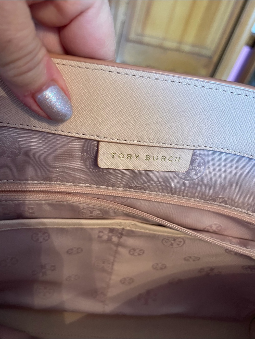 Tory Burch Pale Pink Leather Tote with Gold Logo - Picture 2 of 5